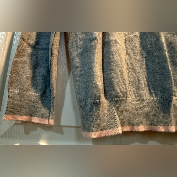 Women’s Elle sweater - gray with pink trim - beaded flower details. Size XL Cute - Picture 4 of 10